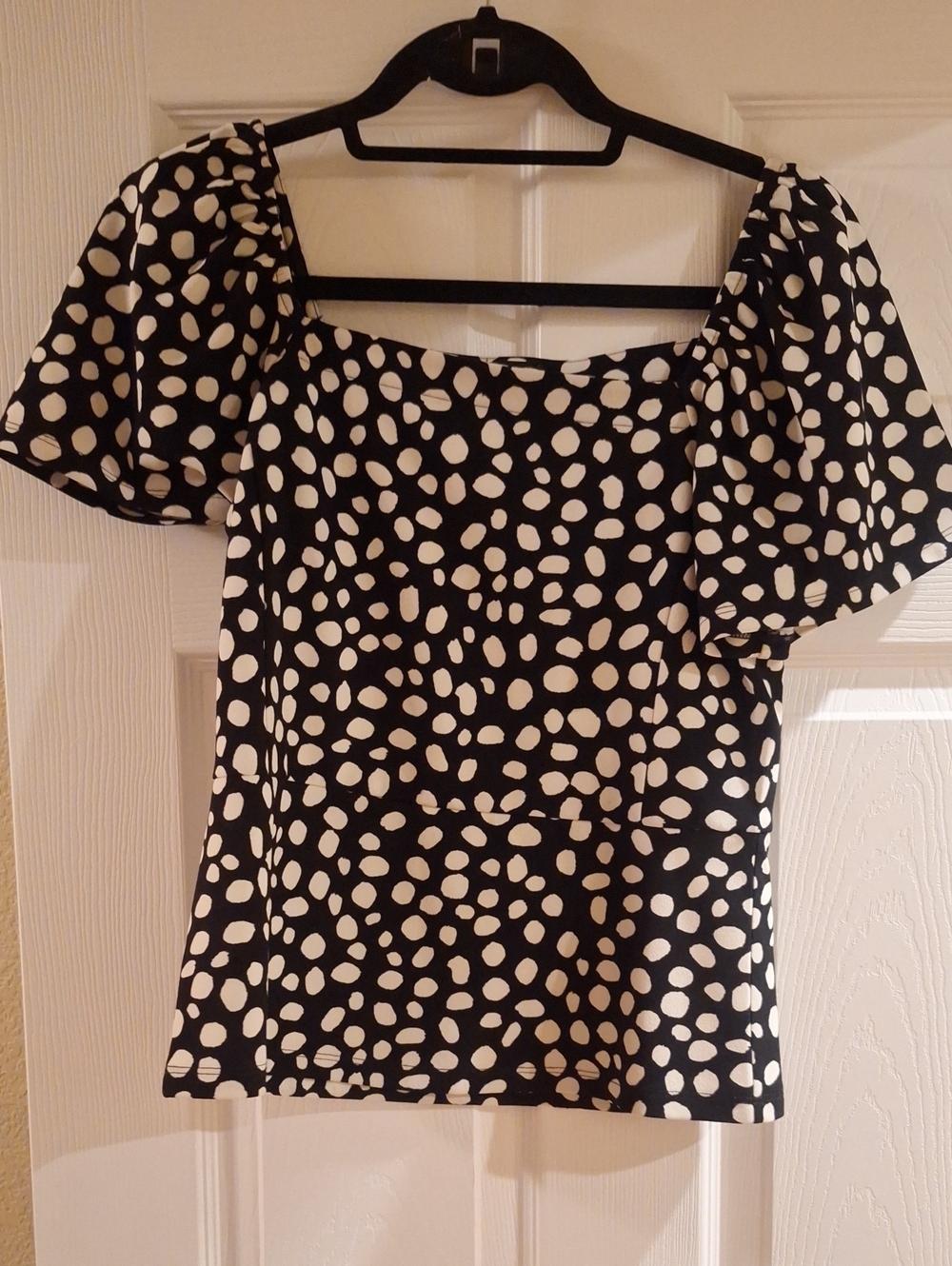 Ann Taylor Black and White Polka Dot Puff Sleeve Top